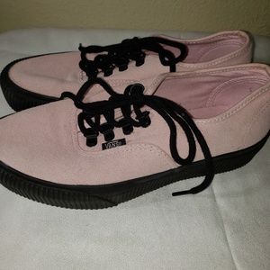 black sole tennis shoes